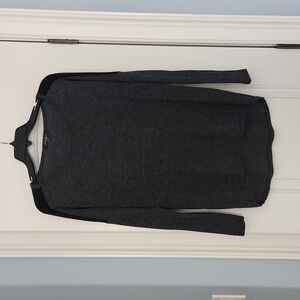 Laila Jayde long sleeve hi lo shirt